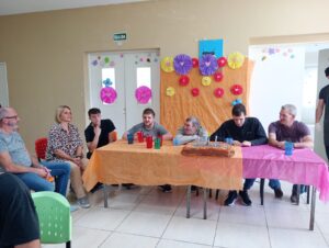 Fiesta de cumpleaños en ASANA, las familias asisten para celebrar junto a sus seres queridos.